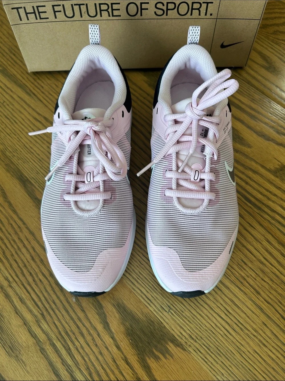 Nike girls Downshifter Running Sneakers, size 5Y, NIB